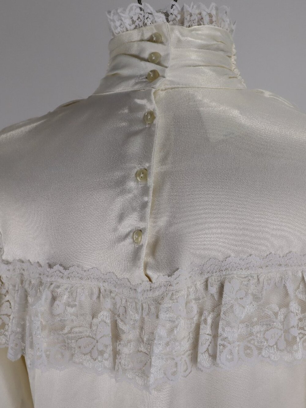 ❄️ Vintage Gunne Sax by Jessica McClintock NWOT White Satin Lace Pearl Blouse - Picture 9 of 11